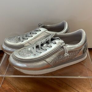 BILLY Kids Silver Glitter Jogger Sneakers Size 2